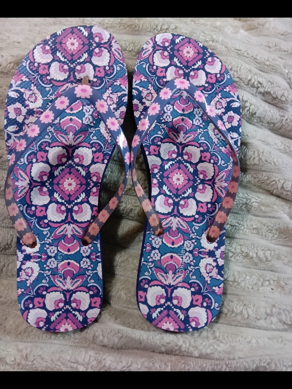 Vera Bradley Magenta Medallion Flip Flops - Sz. 9-9.5